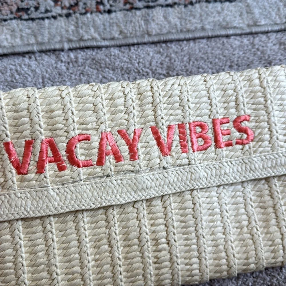 NWOT- Vacay Vibes Straw Clutch